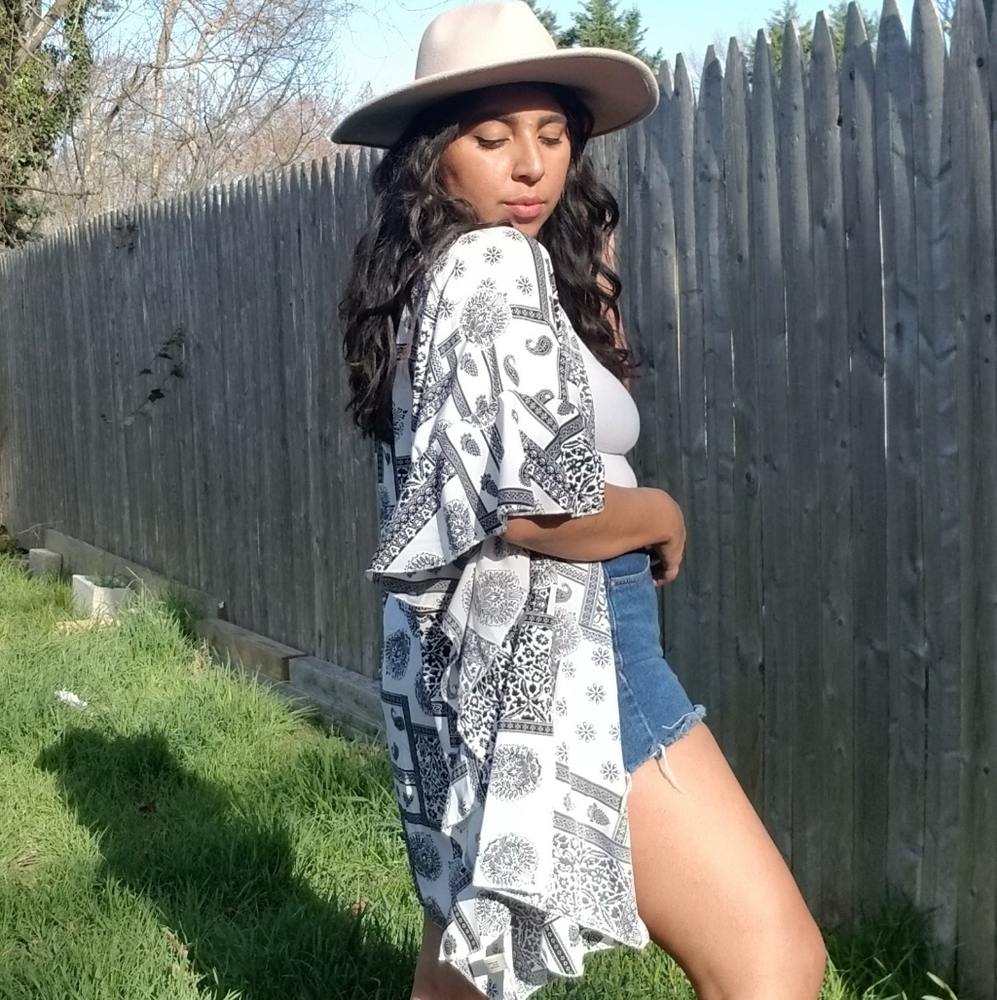 MANDALA KIMONO RUFFLE CARDIGAN IN WHITE - Picture 2 of 10